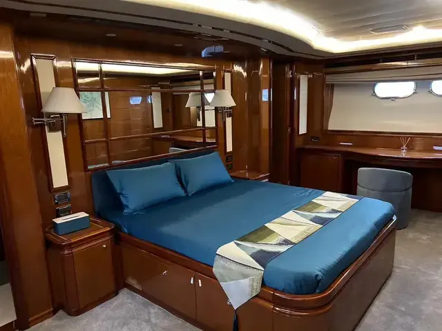 Ferretti Yachts Customline 112