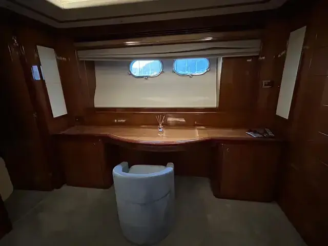 Ferretti Yachts Customline 112