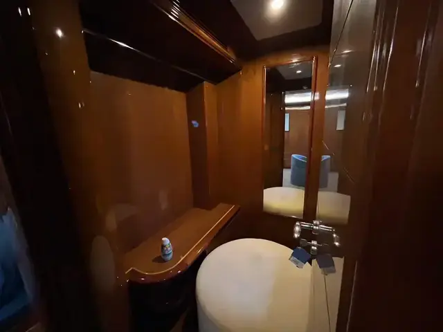 Ferretti Yachts Customline 112