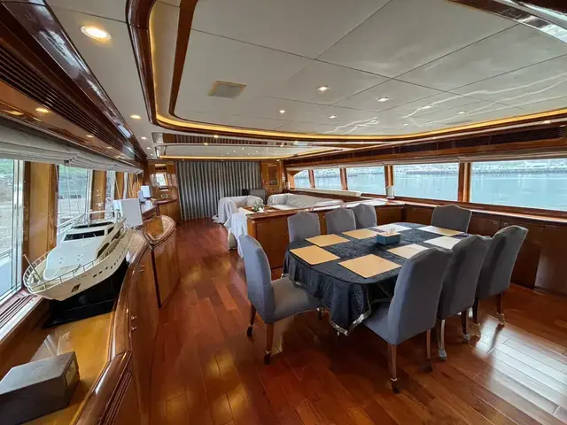 Ferretti Yachts Customline 112