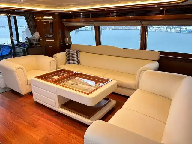 Ferretti Yachts Customline 112