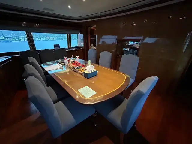 Ferretti Yachts Customline 112