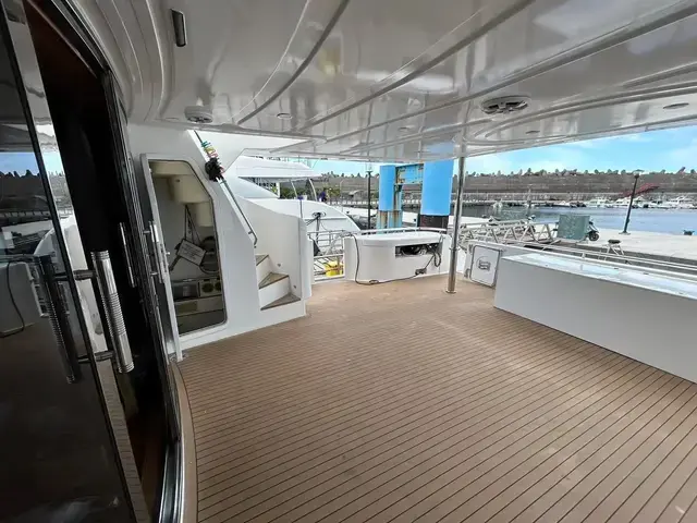 Ferretti Yachts Customline 112