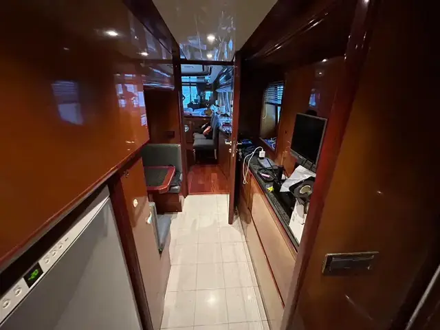 Ferretti Yachts Customline 112