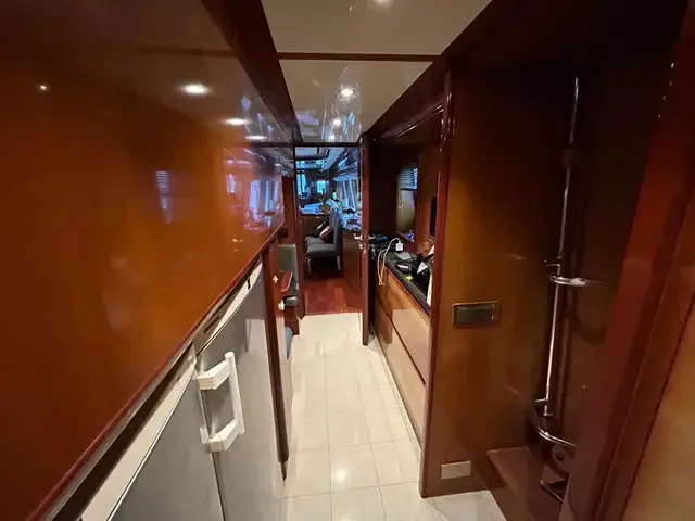 Ferretti Yachts Customline 112