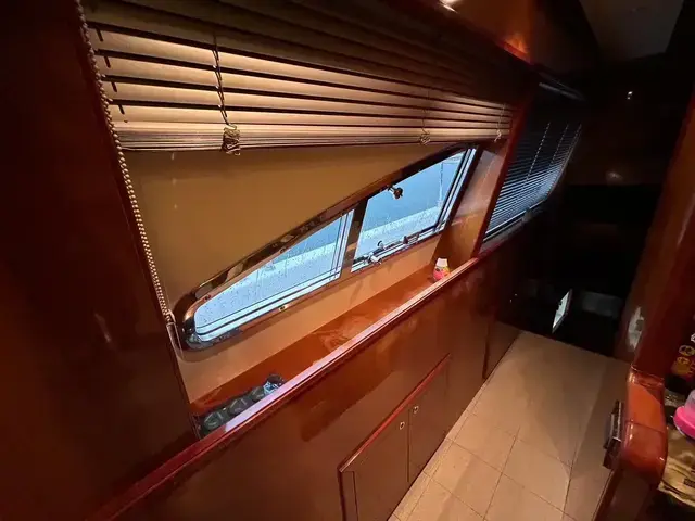 Ferretti Yachts Customline 112