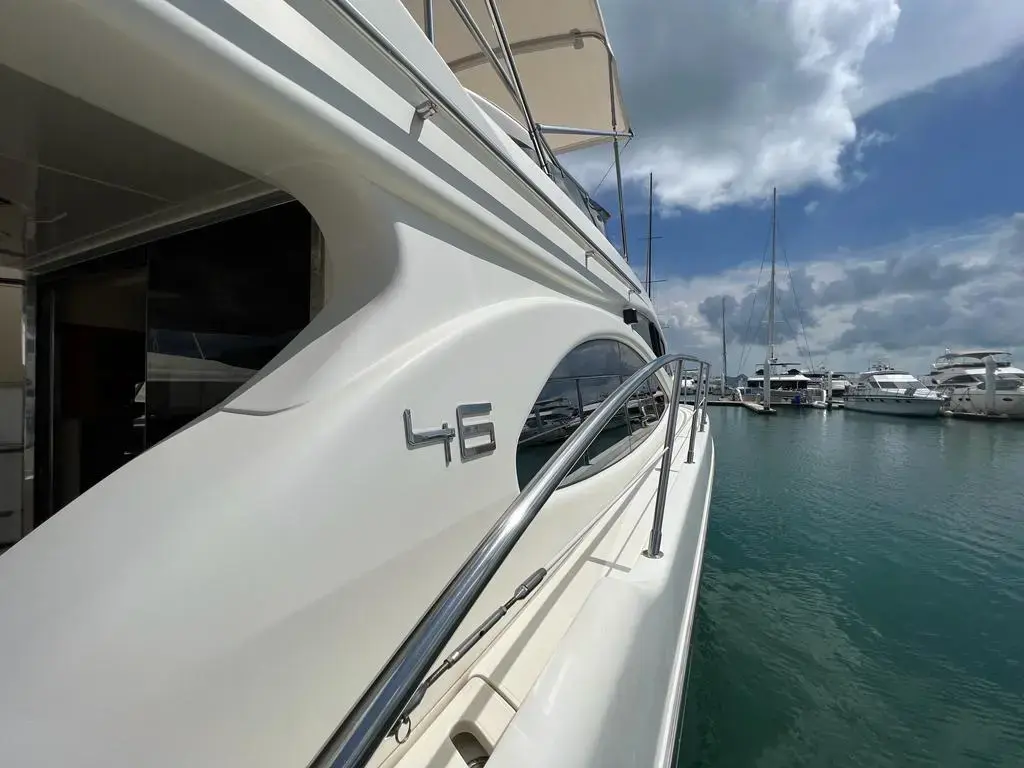 2007 Azimut 46 flybridge