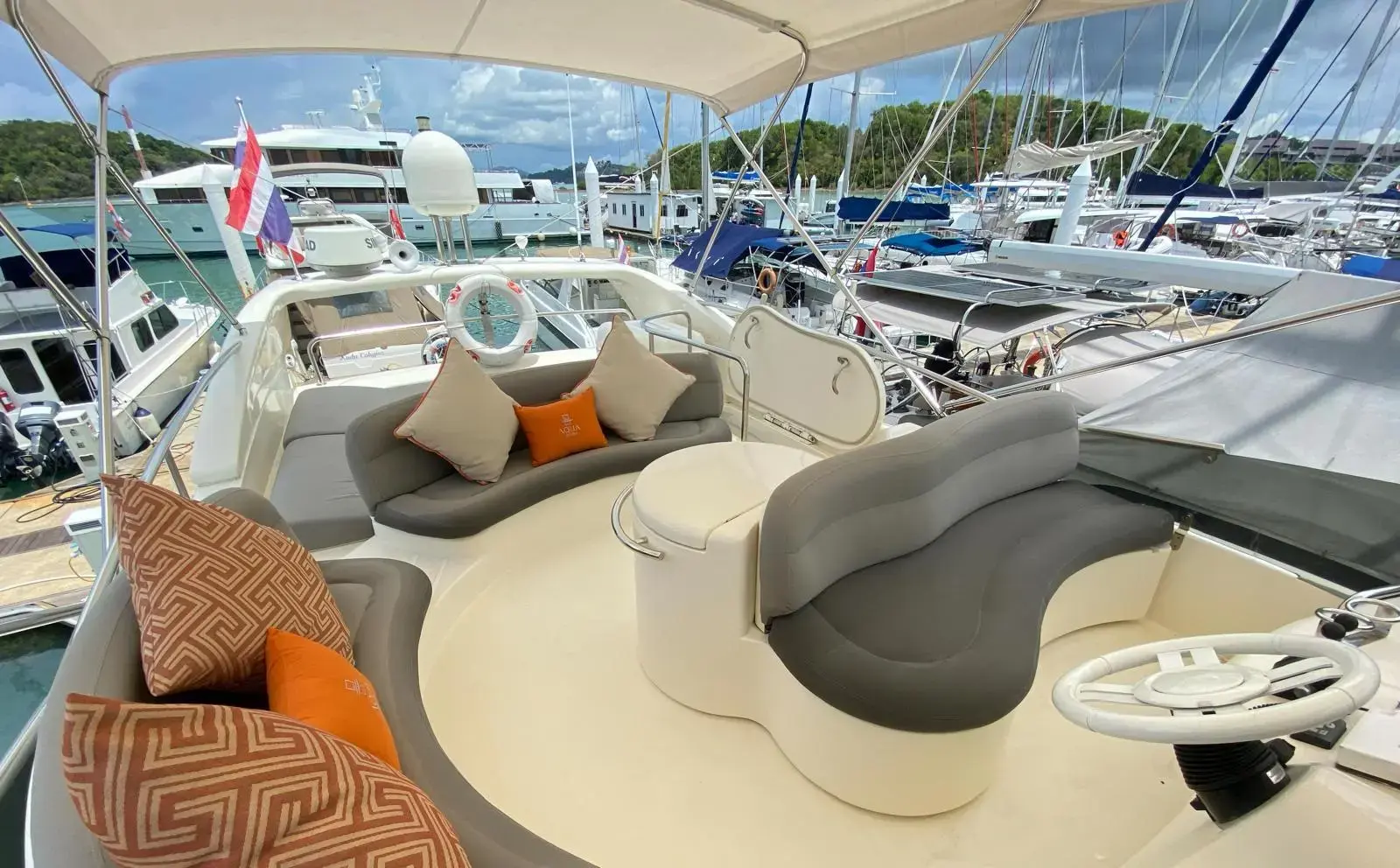 2007 Azimut 46 flybridge