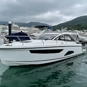 2016 Sealine S330