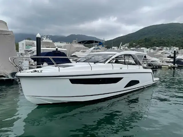 Sealine S330