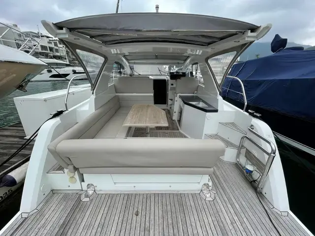 Sealine S330