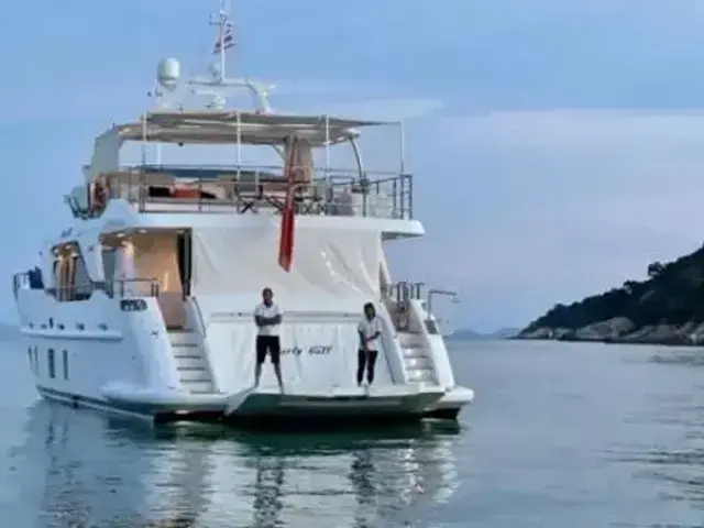 Benetti Delfino 93