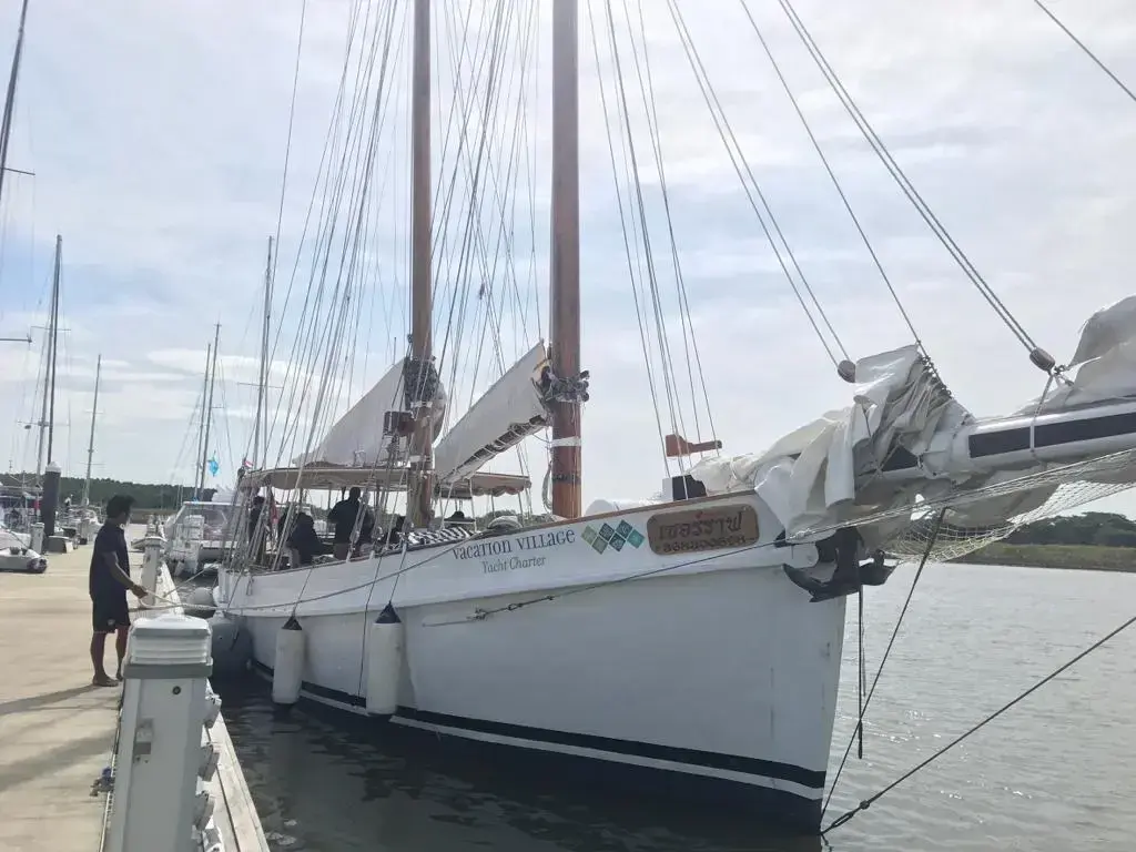 1906 Custom 1906 classic schooner