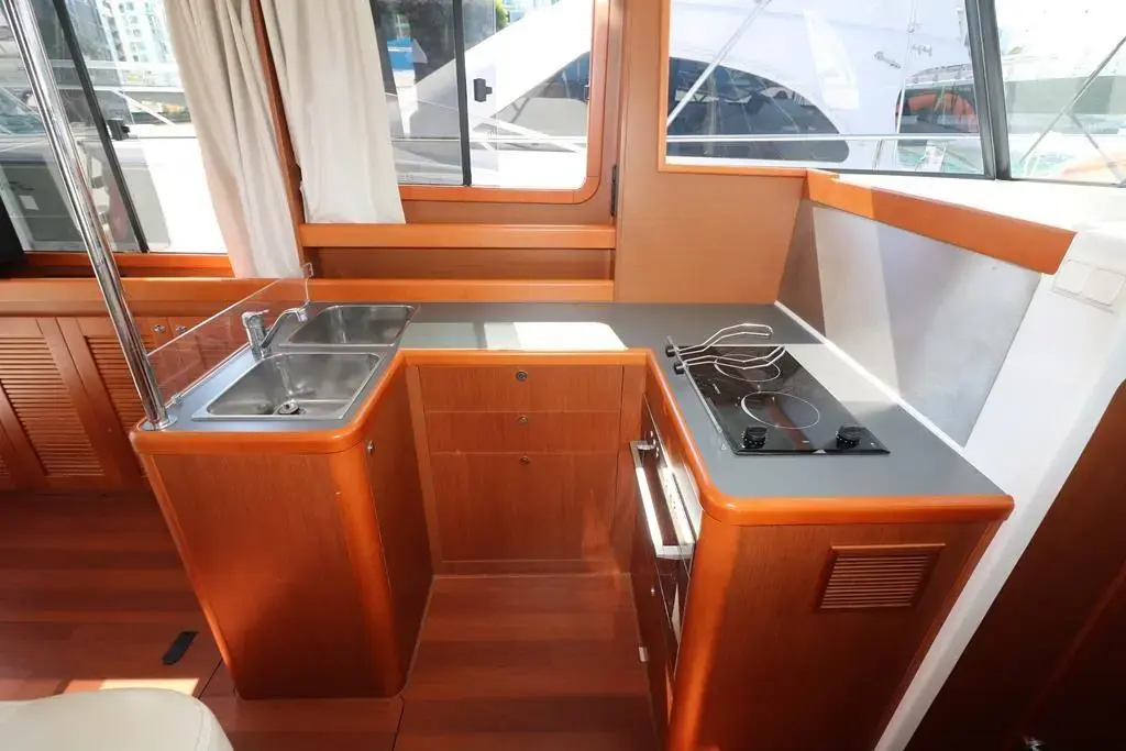 2014 Beneteau swift trawler 34