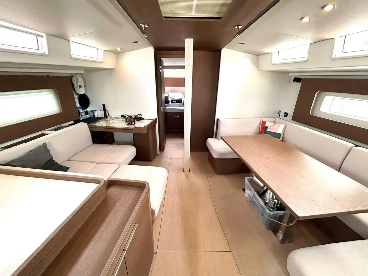 2022 Beneteau ocy54