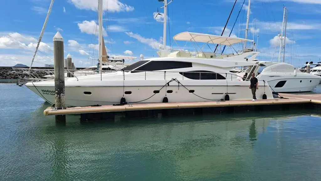 2002 Ferretti 53