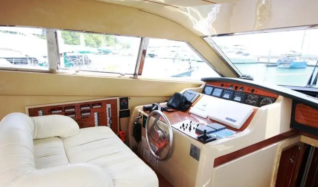 2002 Ferretti 53