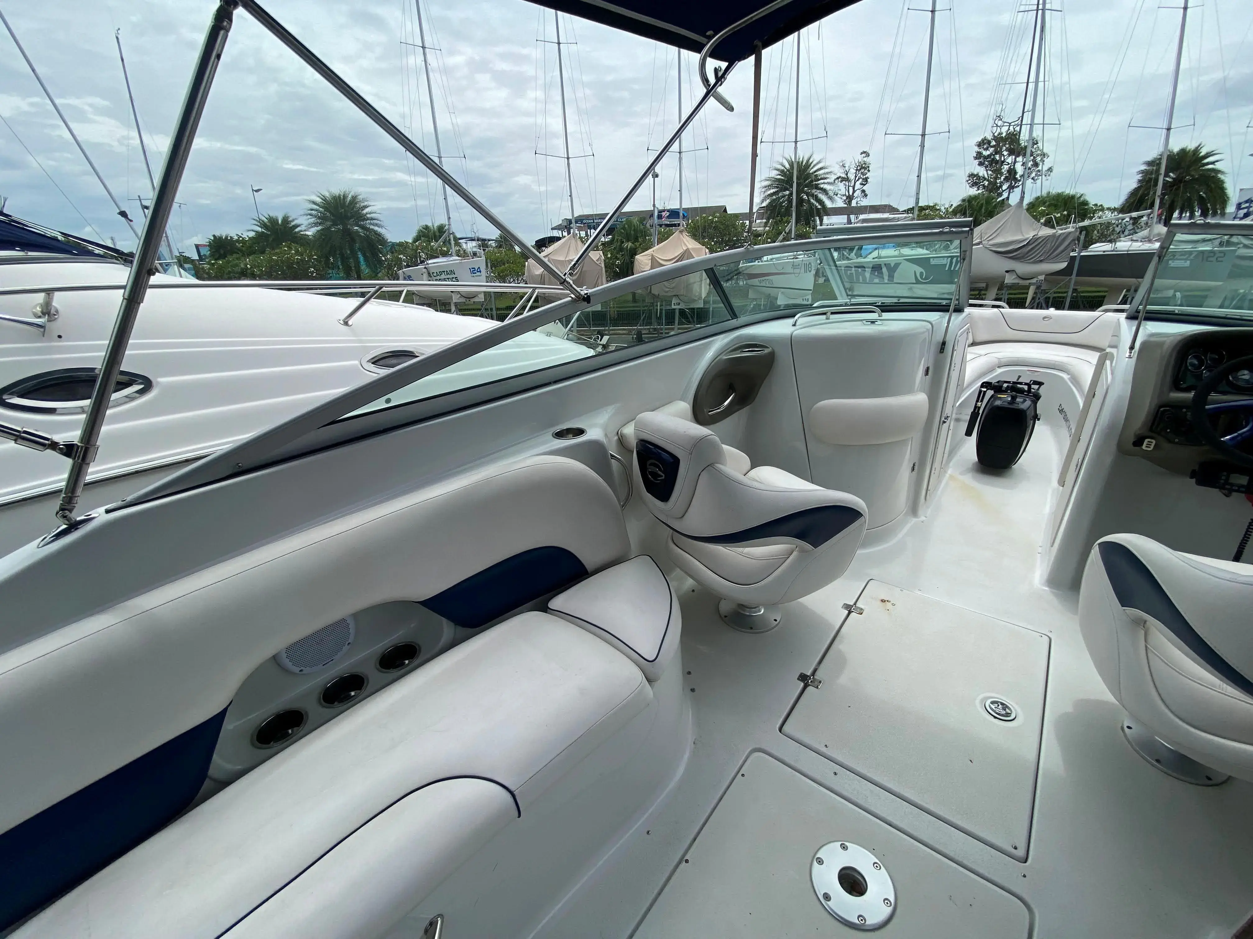 2009 Crownline bowrider 280