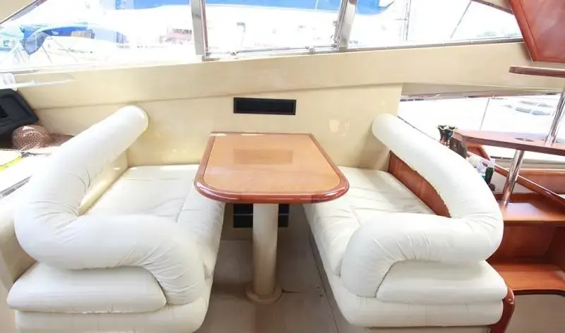 2002 Ferretti 53