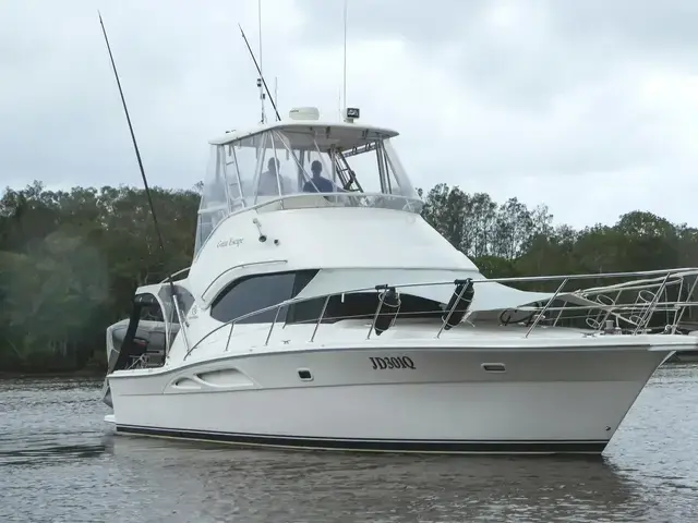 Riviera 37 Flybridge