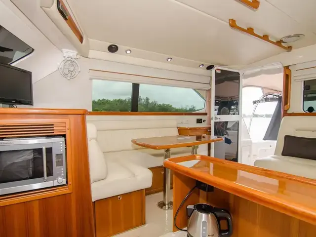 Riviera 37 Flybridge