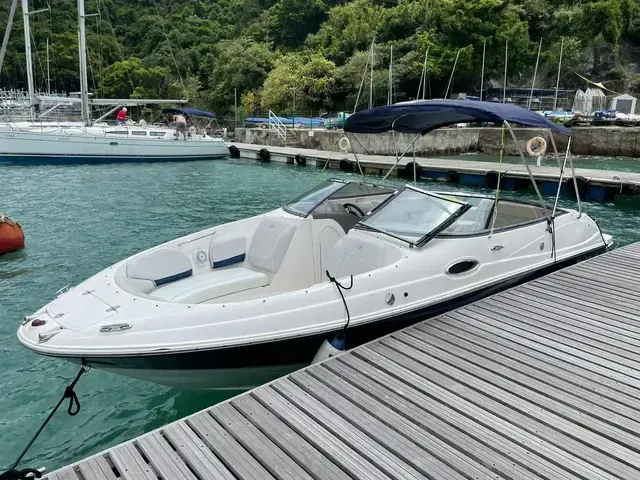 Regal 2400 Bow Rider