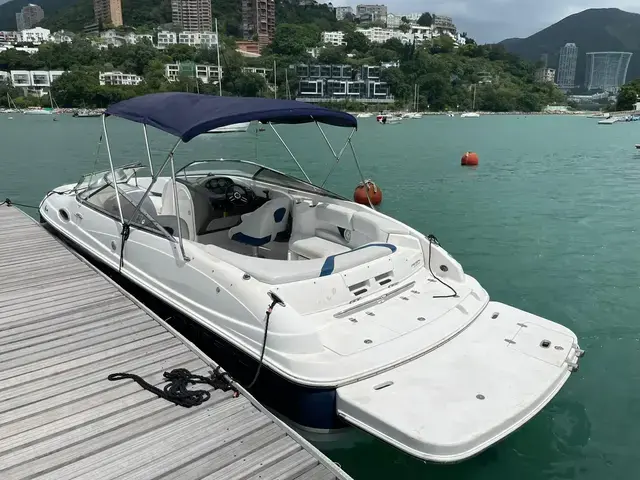 Regal 2400 Bow Rider