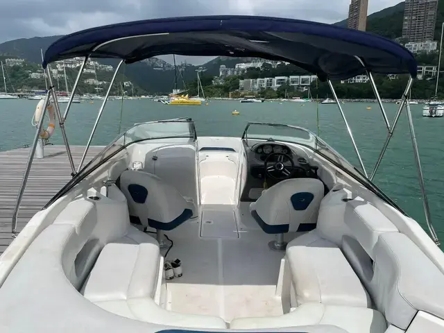 Regal 2400 Bow Rider