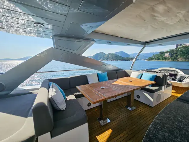 Sunseeker 88 Yacht