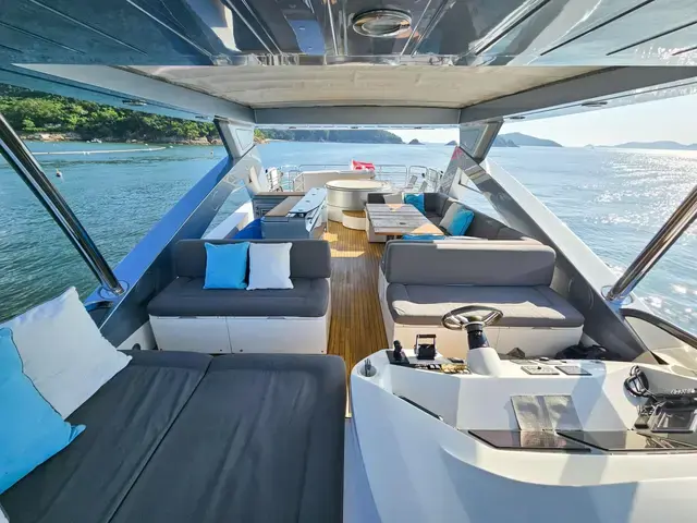 Sunseeker 88 Yacht