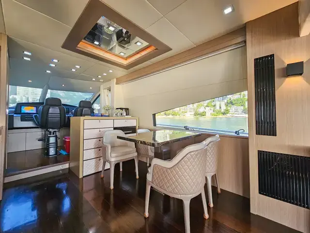 Sunseeker 88 Yacht