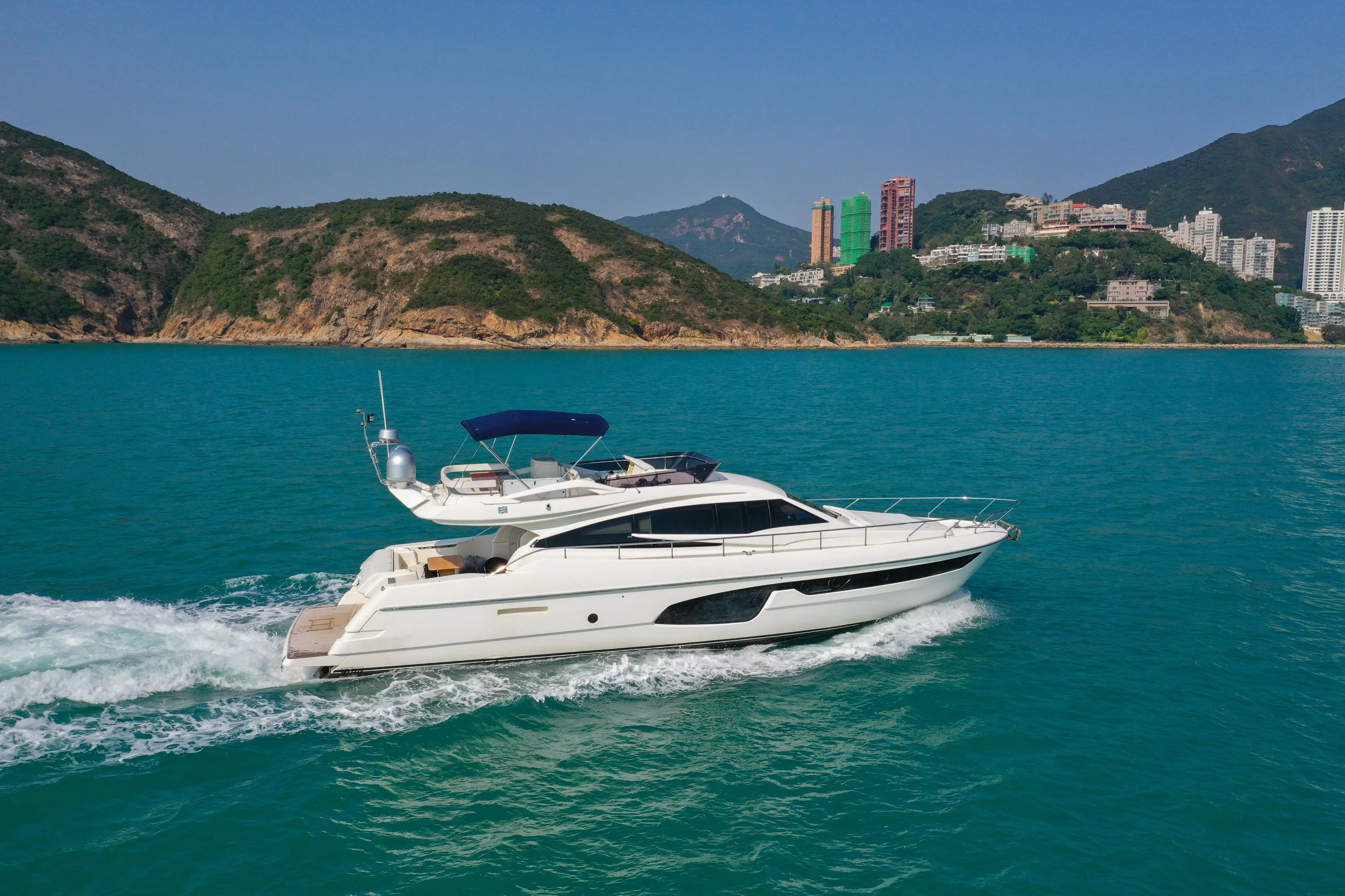 2015 Ferretti 650