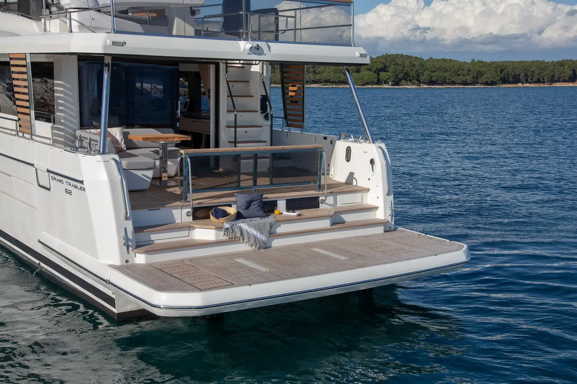 2022 Beneteau grand trawler 62