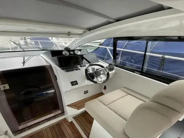 Sealine S330