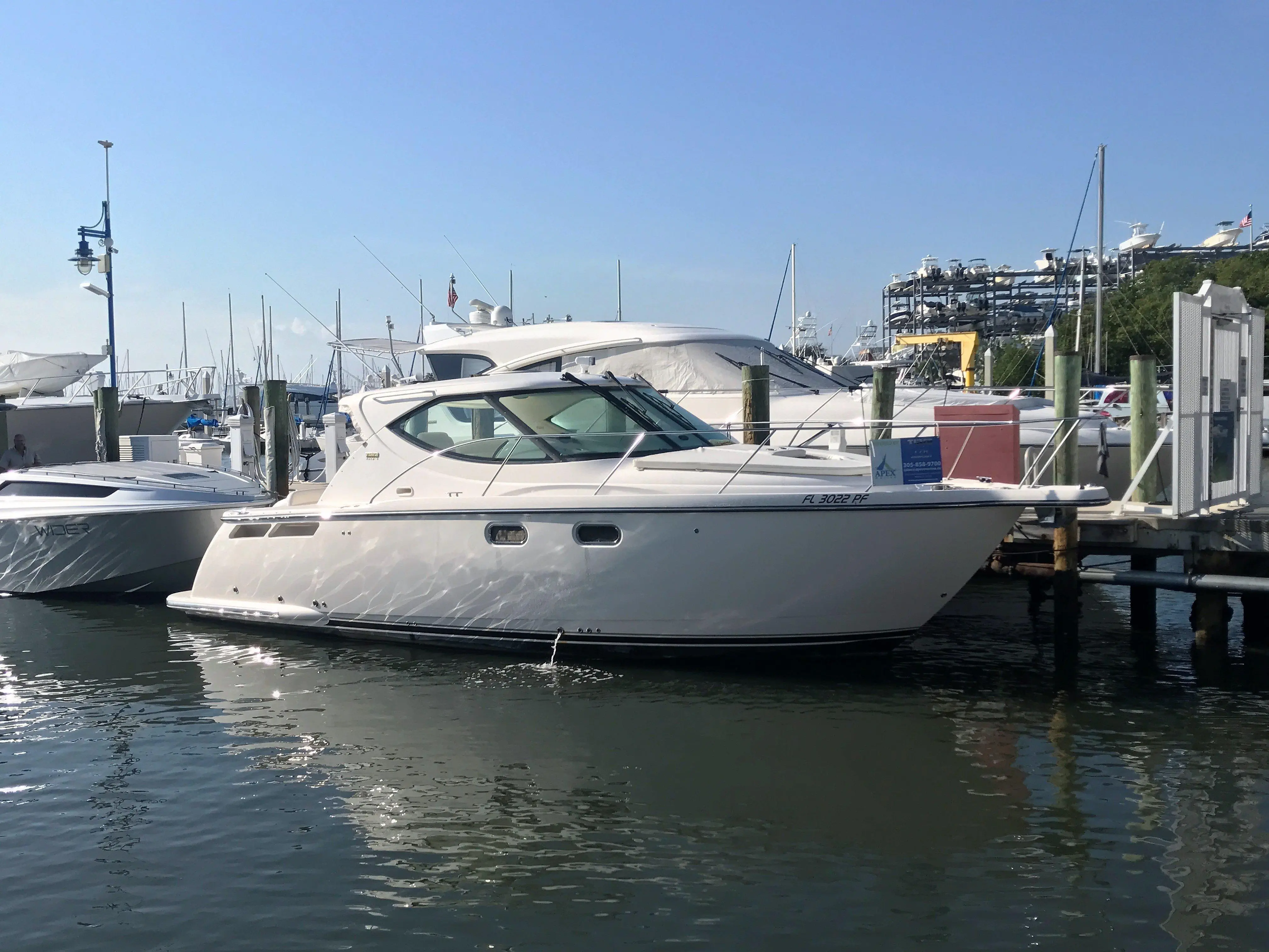 Tiara Yachts 3500 Sovran