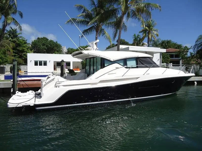 Tiara Yachts 44 Coupe