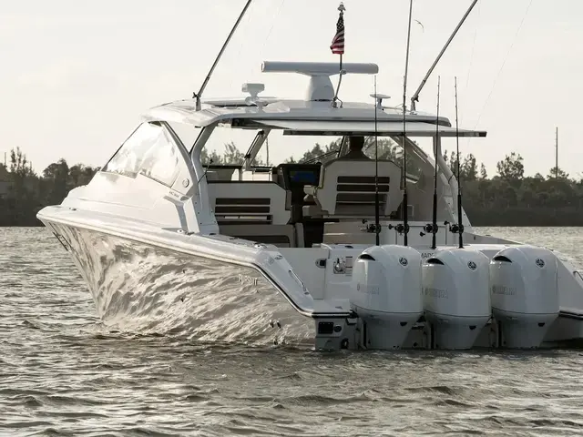 Pursuit 325 Dual Console