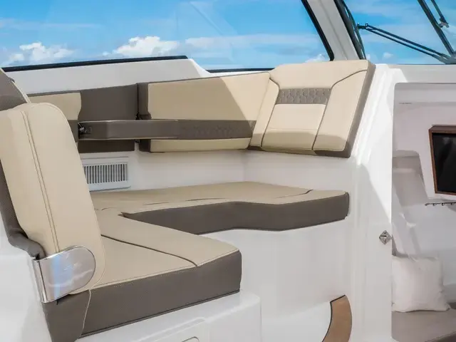 Pursuit 325 Dual Console