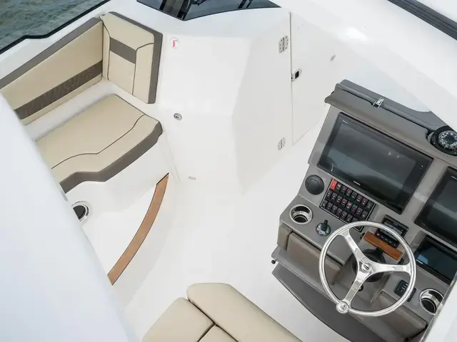 Pursuit 325 Dual Console