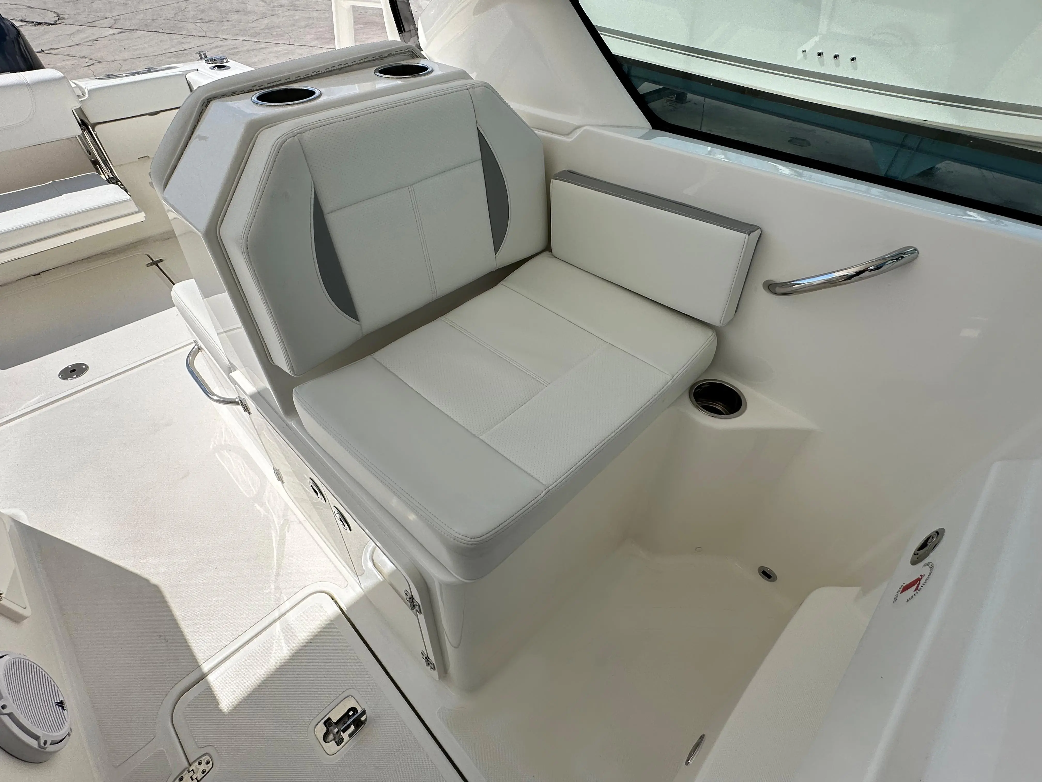 2023 Pursuit 266 dual console