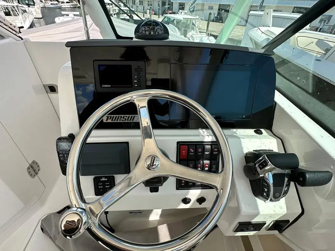 2023 Pursuit 266 dual console