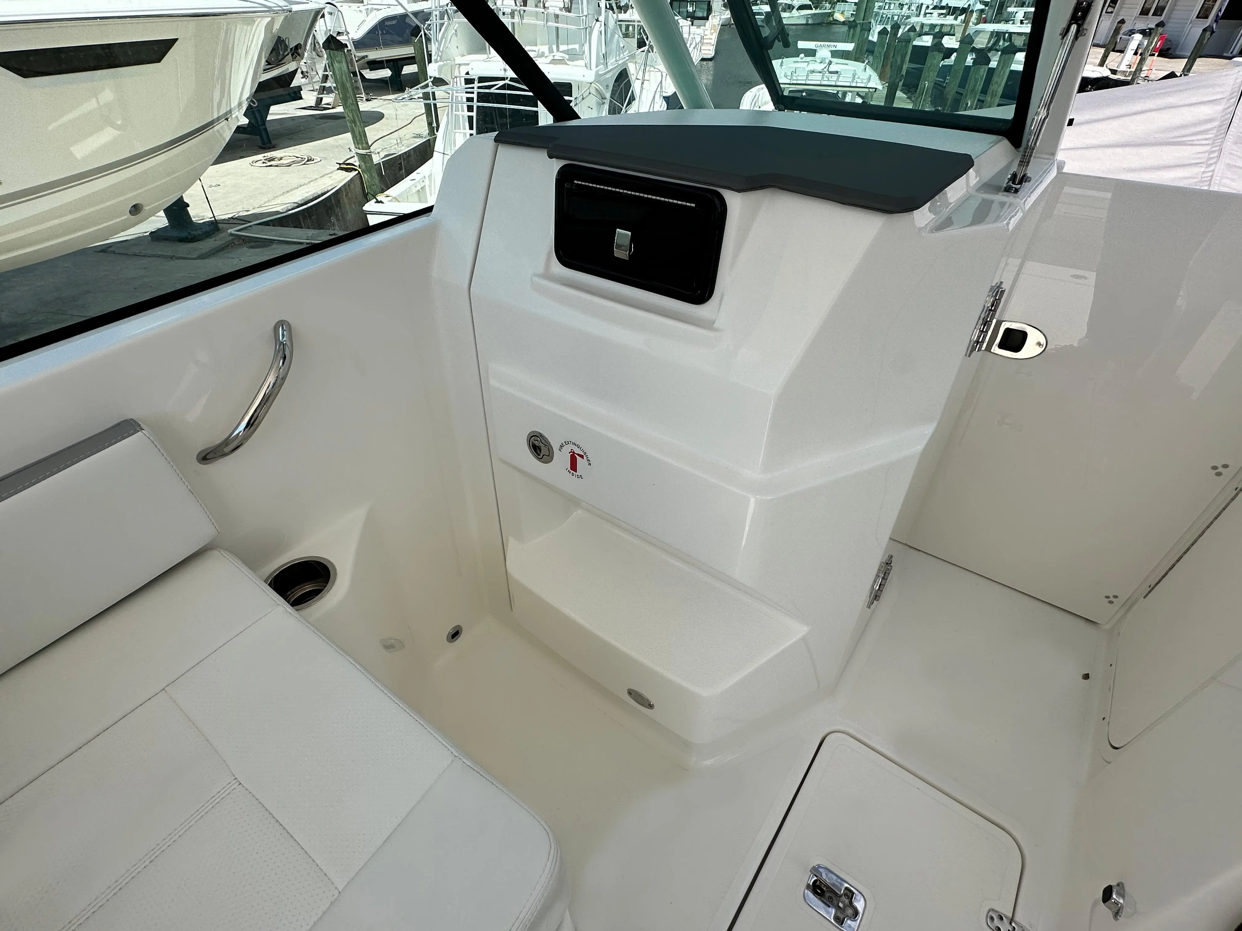 2023 Pursuit 266 dual console