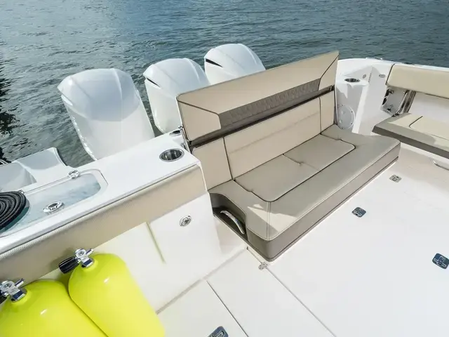 Pursuit 325 Dual Console