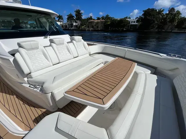 Tiara Yachts 48 Ls