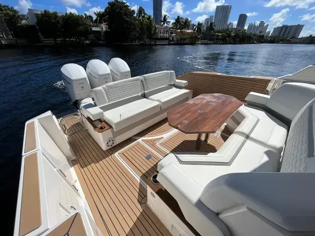 Tiara Yachts 48 Ls