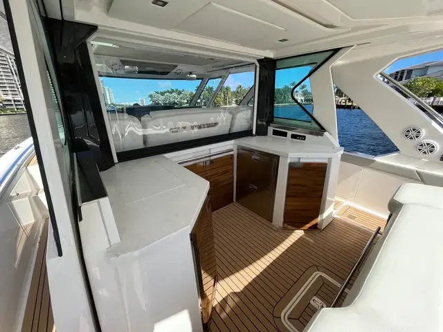 Tiara Yachts 48 Ls