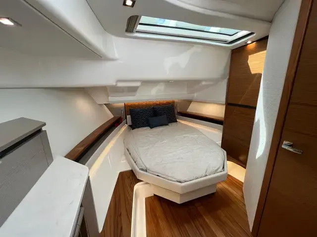 Tiara Yachts 48 Ls