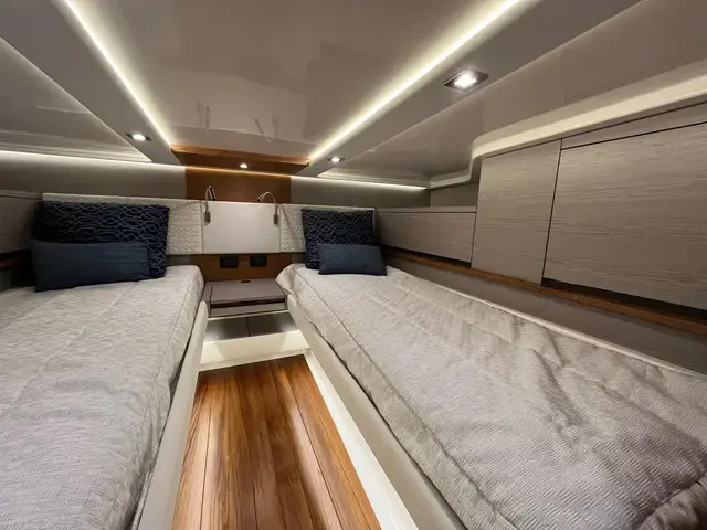 Tiara Yachts 48 Ls