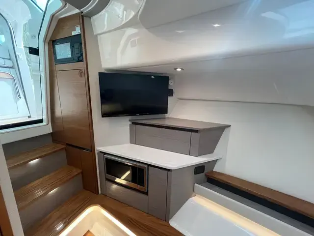 Tiara Yachts 48 Ls