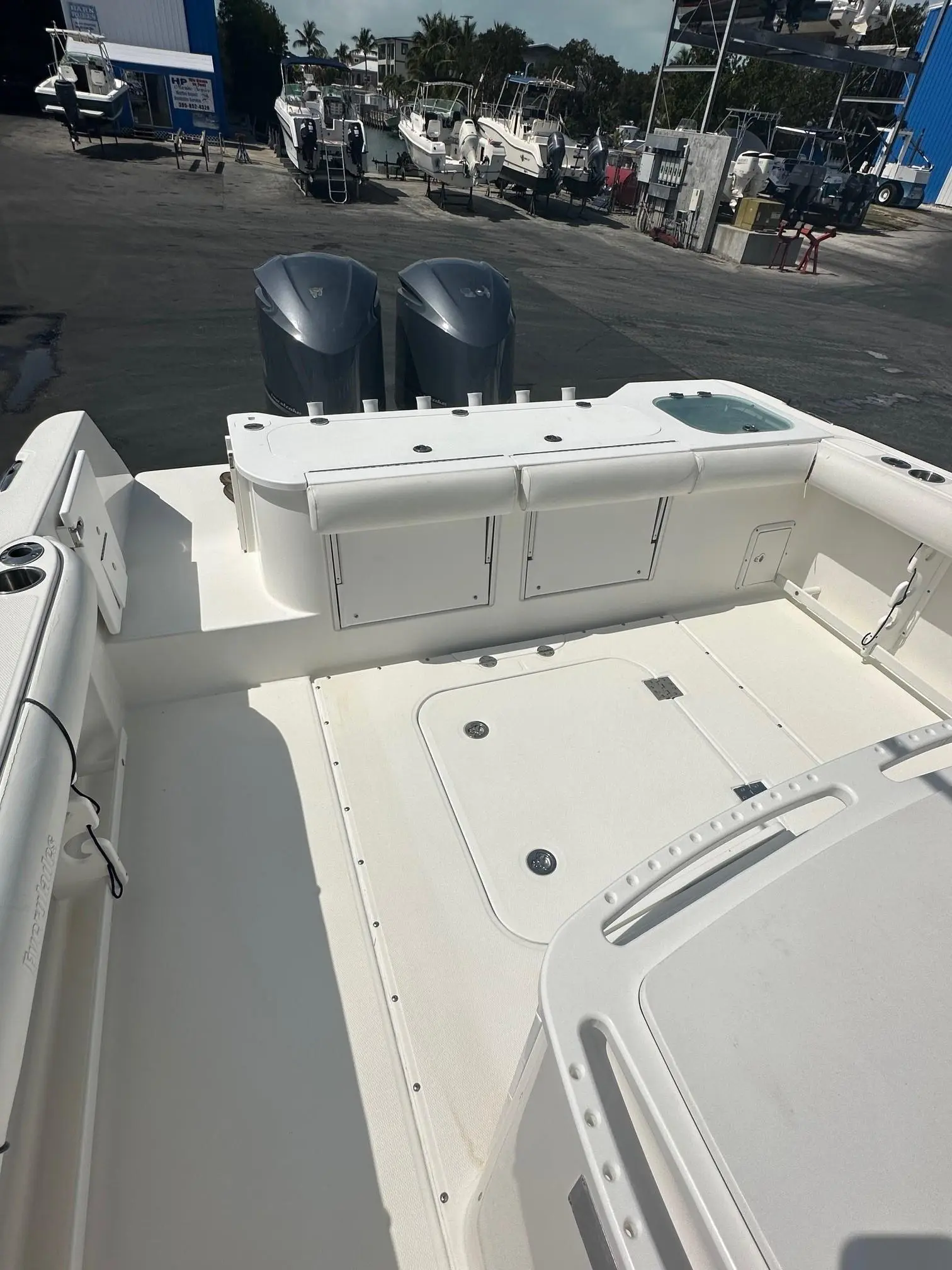 2008 Everglades Boats 320 cc